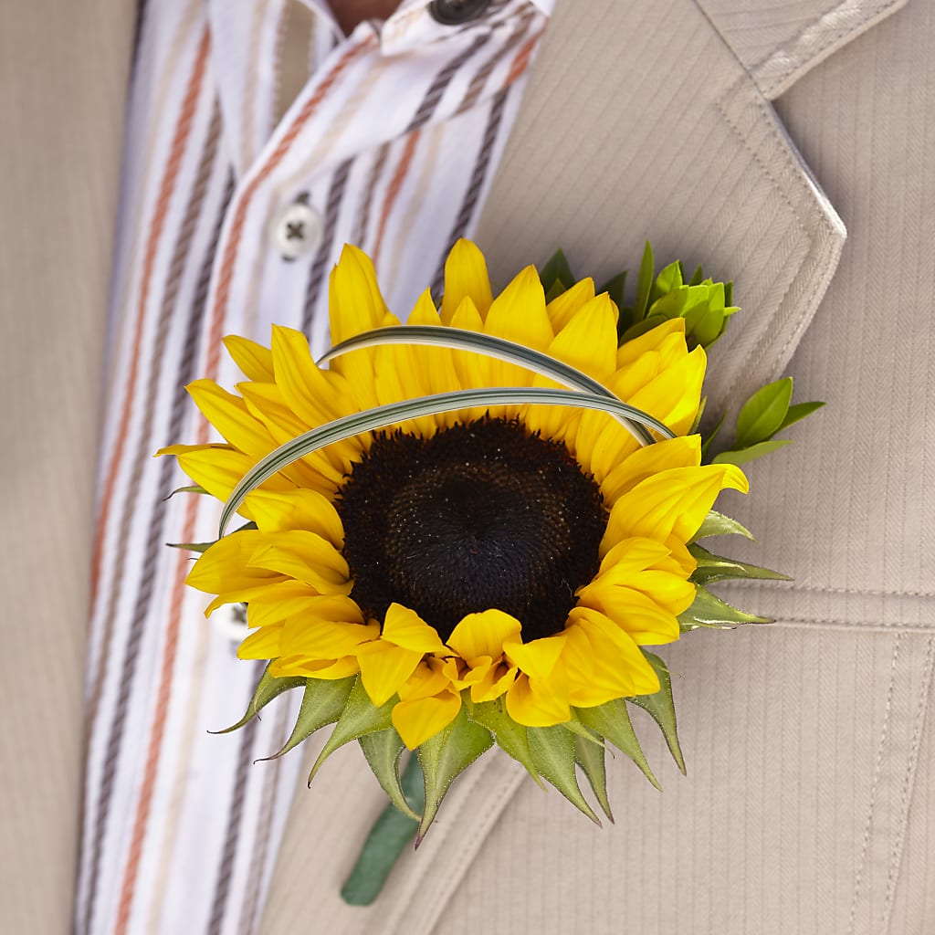 Free Spirit Boutonniere – LESLIE'S FLOWERS & PARTY SUPPLIES, Howell NJ