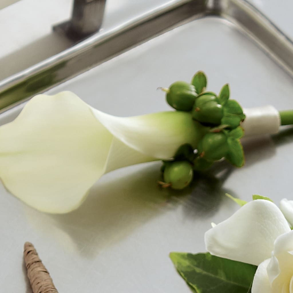 White Calla Boutonniere – LESLIE'S FLOWERS & PARTY SUPPLIES, Howell NJ