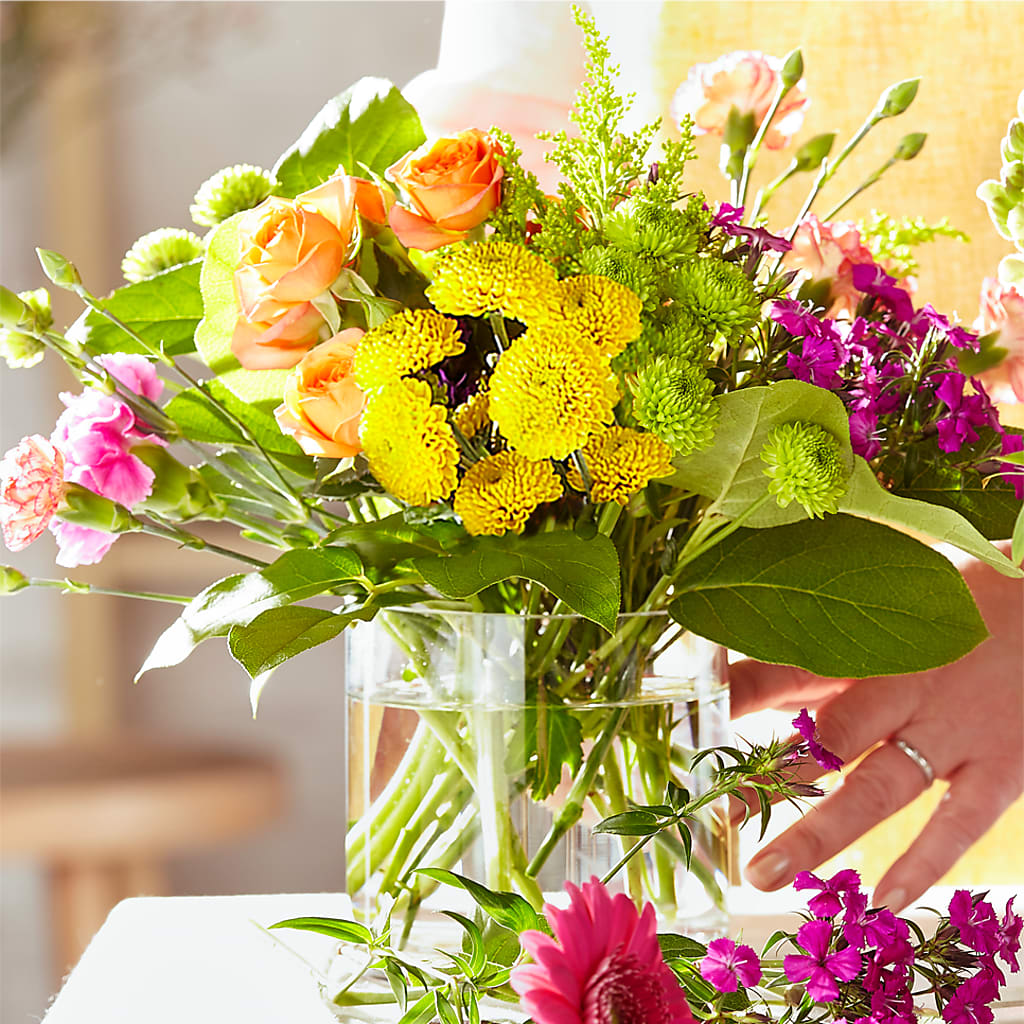 Bold & Bright – A Florist Original – LESLIE'S FLOWERS & PARTY SUPPLIES, Howell NJ