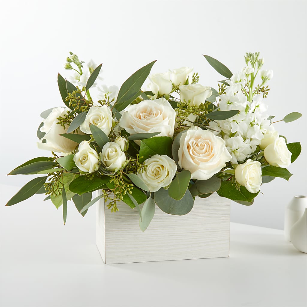 Fresh Linen Box Bouquet – LESLIE'S FLOWERS & PARTY SUPPLIES, Howell NJ