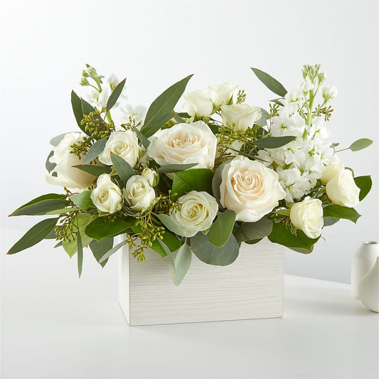 Fresh Linen Box Bouquet – LESLIE'S FLOWERS & PARTY SUPPLIES, Howell NJ