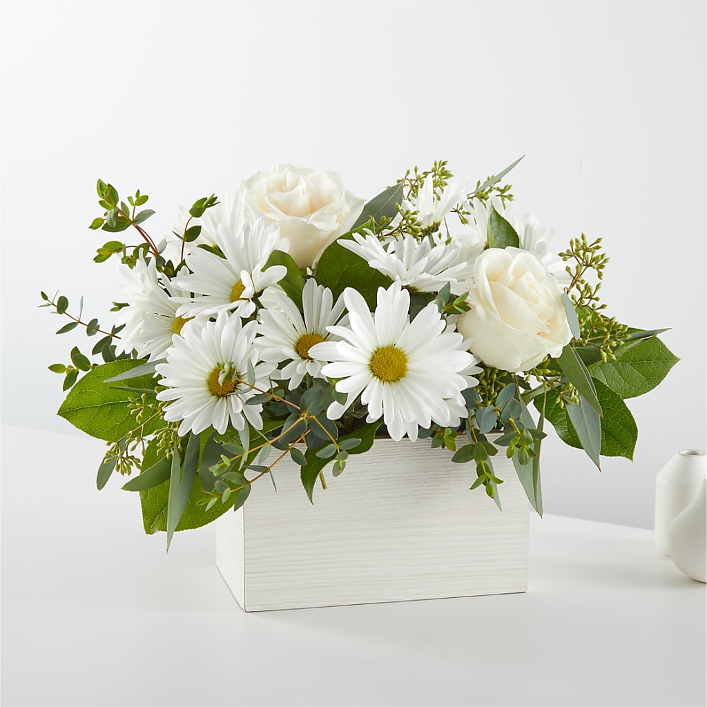 Fresh Linen Box Bouquet – LESLIE'S FLOWERS & PARTY SUPPLIES, Howell NJ