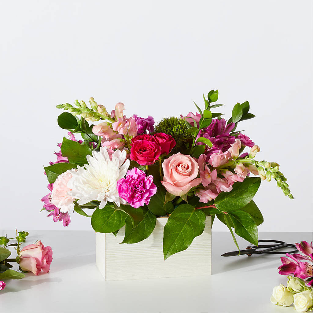 Sweetberry Box – A Florist Original – LESLIE'S FLOWERS & PARTY SUPPLIES, Howell NJ