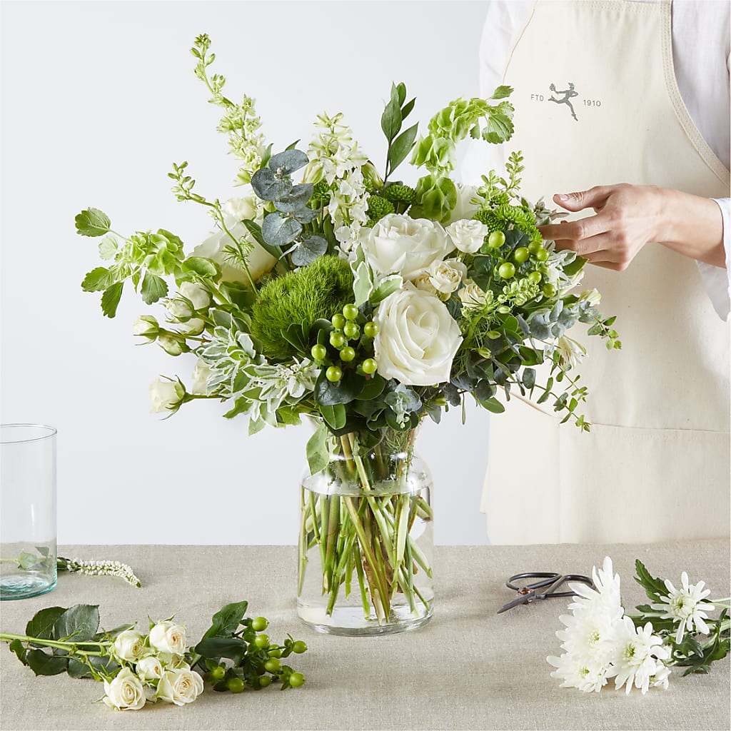 Irish Garden - A Florist Original – LESLIE'S FLOWERS & PARTY SUPPLIES, Howell NJ