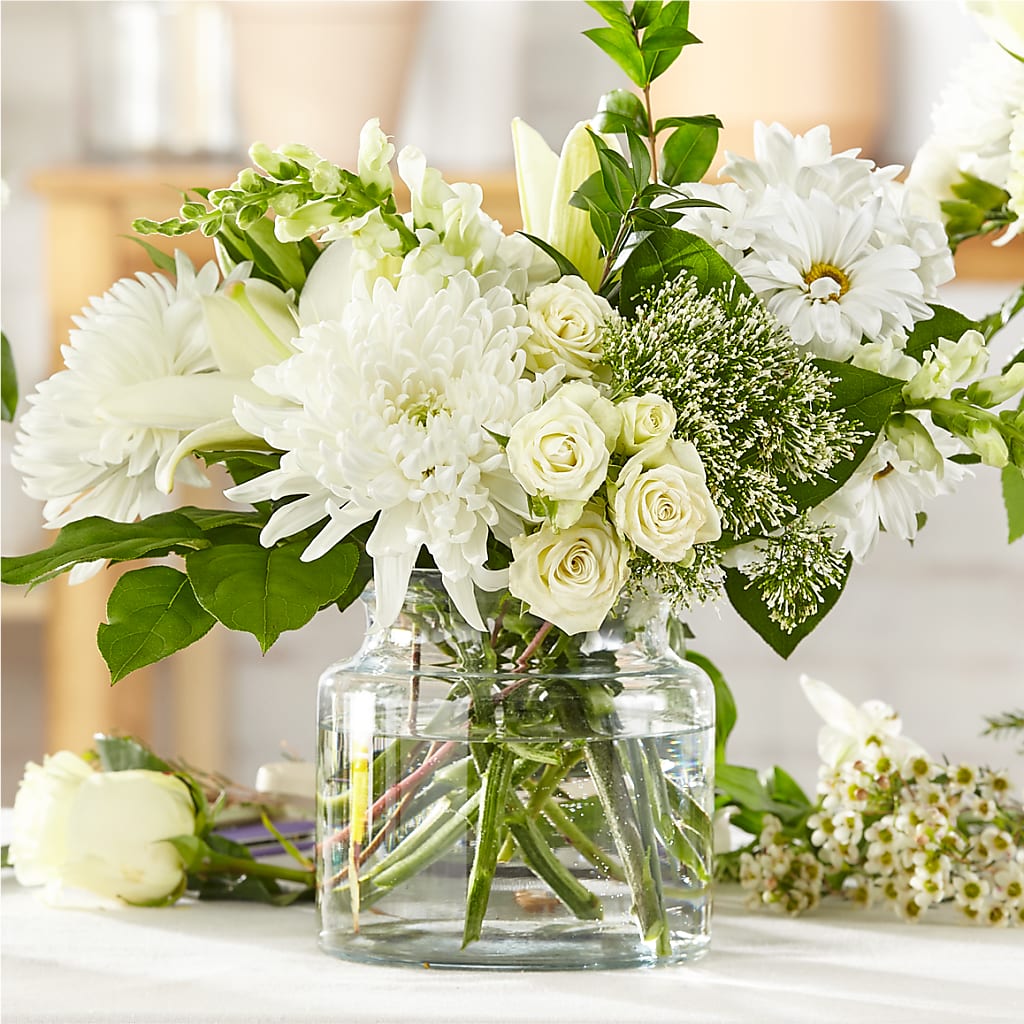 Classic Ivory – A Florist Original – LESLIE'S FLOWERS & PARTY SUPPLIES, Howell NJ