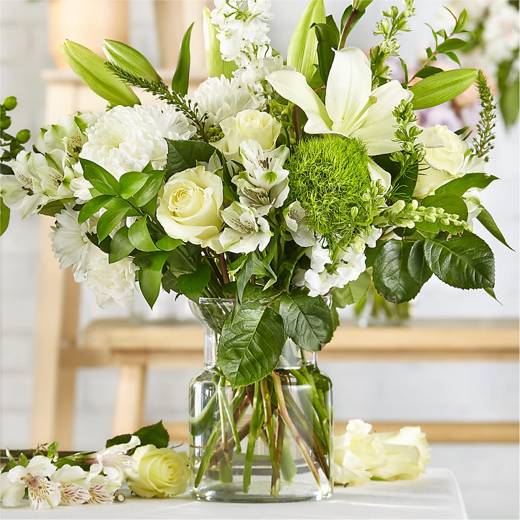 Classic Ivory – A Florist Original – LESLIE'S FLOWERS & PARTY SUPPLIES, Howell NJ
