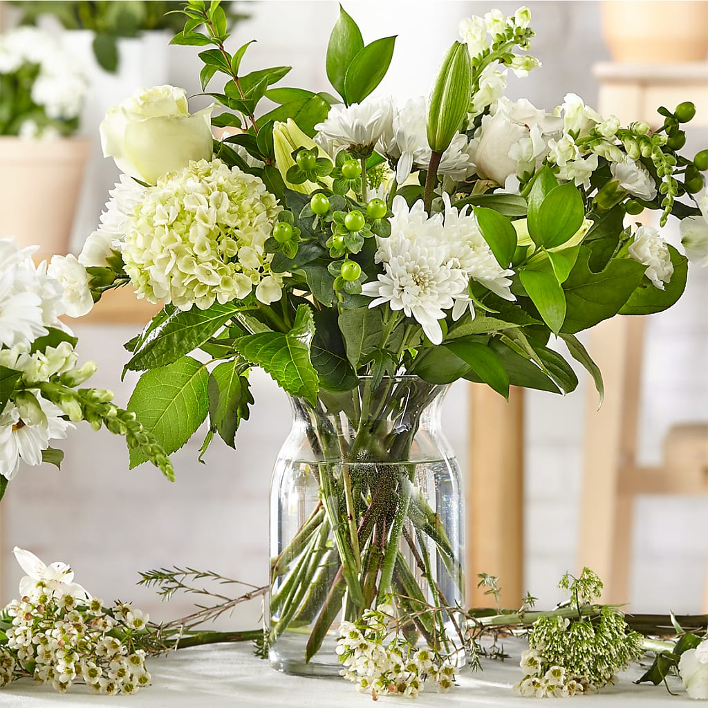 Classic Ivory – A Florist Original – LESLIE'S FLOWERS & PARTY SUPPLIES, Howell NJ