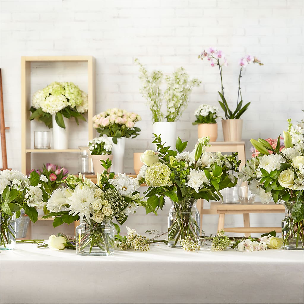 Classic Ivory – A Florist Original – LESLIE'S FLOWERS & PARTY SUPPLIES, Howell NJ