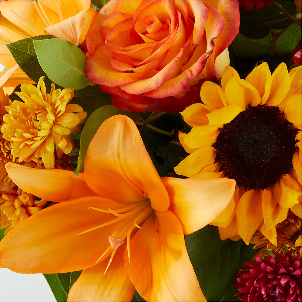 Grateful Centerpiece – LESLIE'S FLOWERS & PARTY SUPPLIES, Howell NJ