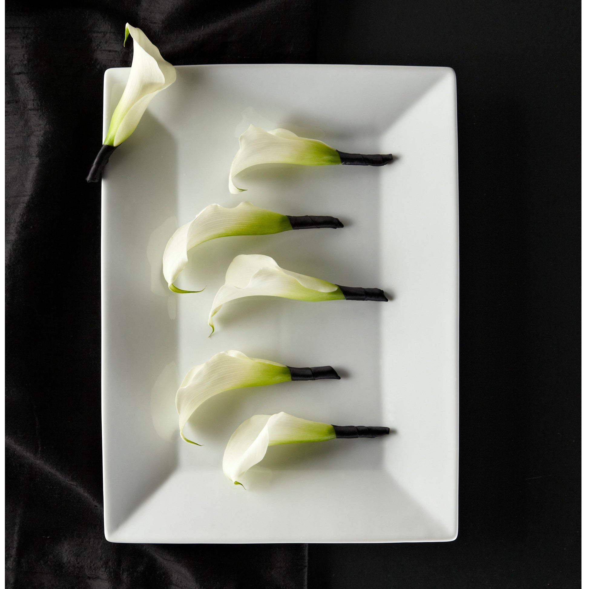 Calla Lily Promise Boutonniere – LESLIE'S FLOWERS & PARTY SUPPLIES, Howell NJ