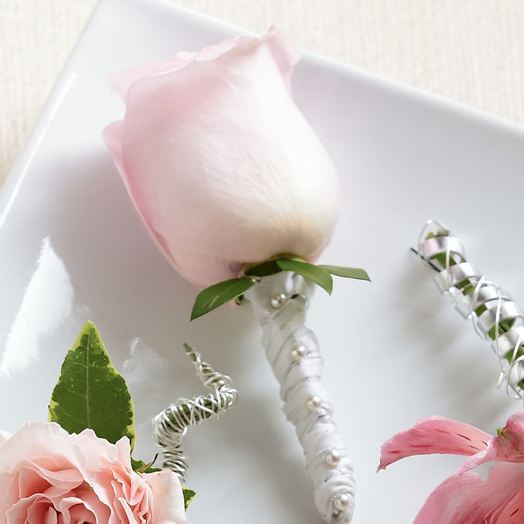 Pink Rose Boutonniere – LESLIE'S FLOWERS & PARTY SUPPLIES, Howell NJ