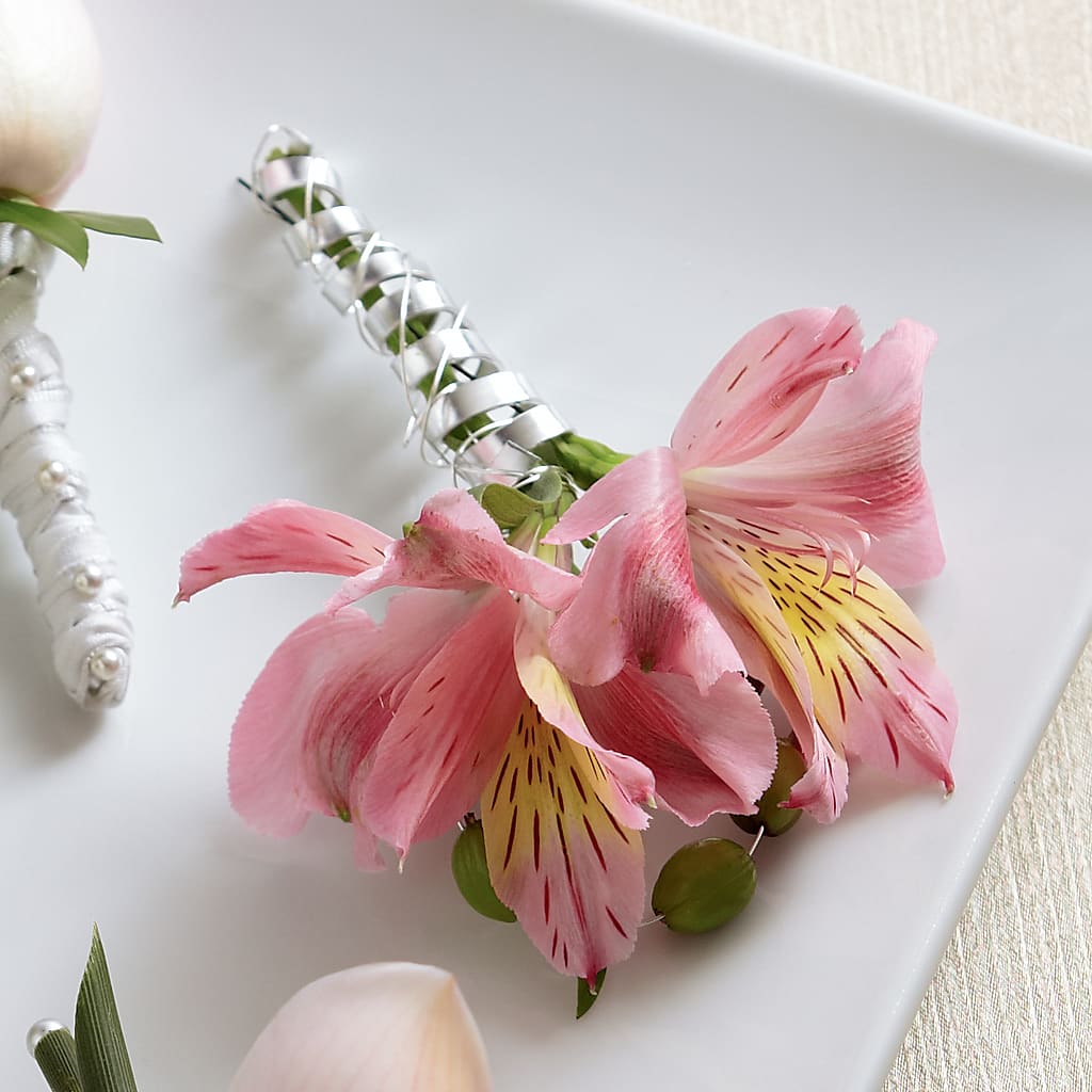 Pink Peruvian Lily Boutonniere – LESLIE'S FLOWERS & PARTY SUPPLIES, Howell NJ
