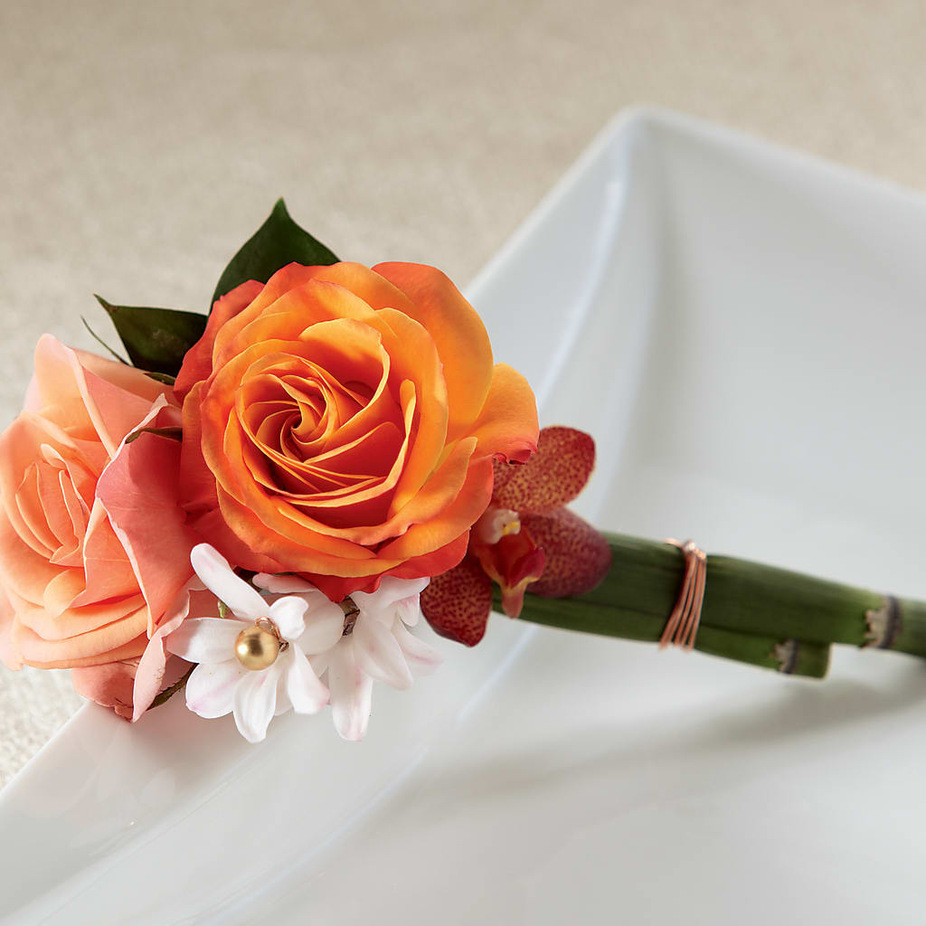 Sunset Dream Boutonniere – LESLIE'S FLOWERS & PARTY SUPPLIES, Howell NJ