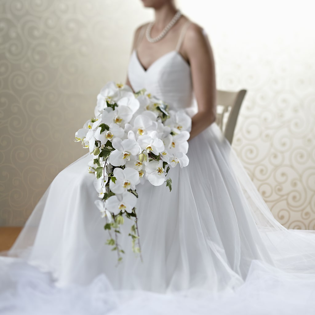 Classic White Bouquet – LESLIE'S FLOWERS & PARTY SUPPLIES, Howell NJ