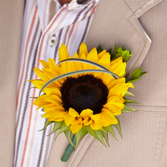 Free Spirit Boutonniere – LESLIE'S FLOWERS & PARTY SUPPLIES, Howell NJ