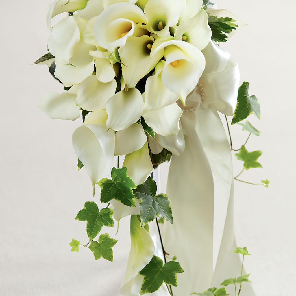 White Chapel Bouquet – LESLIE'S FLOWERS & PARTY SUPPLIES, Howell NJ