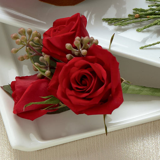 Red Spray Rose Boutonniere – LESLIE'S FLOWERS & PARTY SUPPLIES, Howell NJ