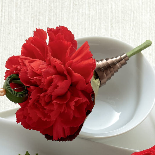 Red Carnation Boutonniere – LESLIE'S FLOWERS & PARTY SUPPLIES, Howell NJ
