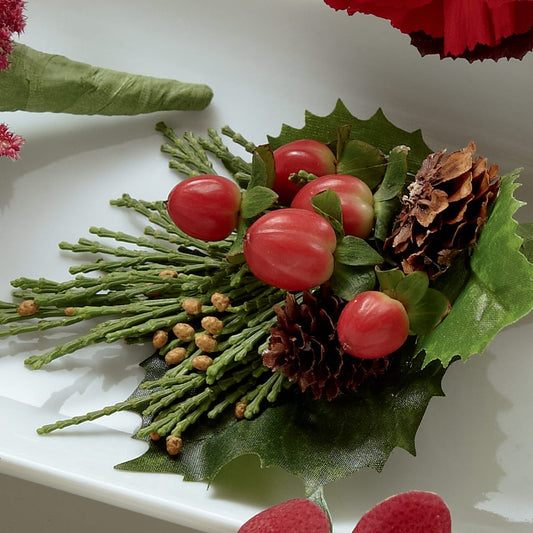 Red Berry Boutonniere – LESLIE'S FLOWERS & PARTY SUPPLIES, Howell NJ